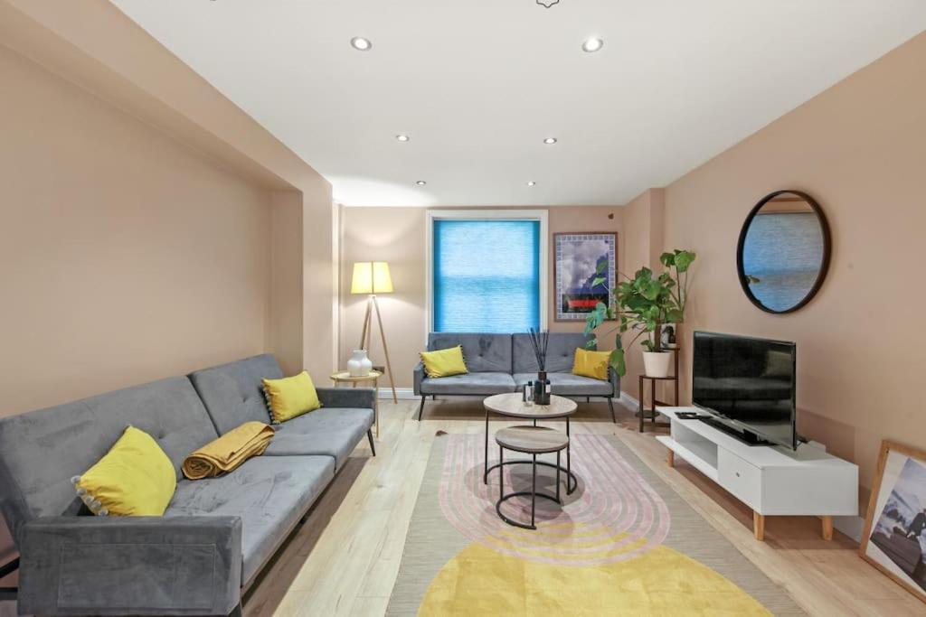 Stylish In Euston And Near Camden With Private Roof Terrace Apartment