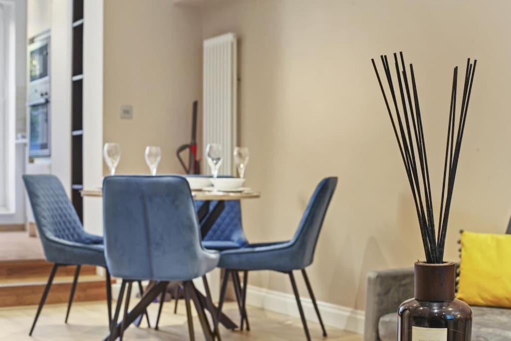 Stylish In Euston And Near Camden With Private Roof Terrace Apartment