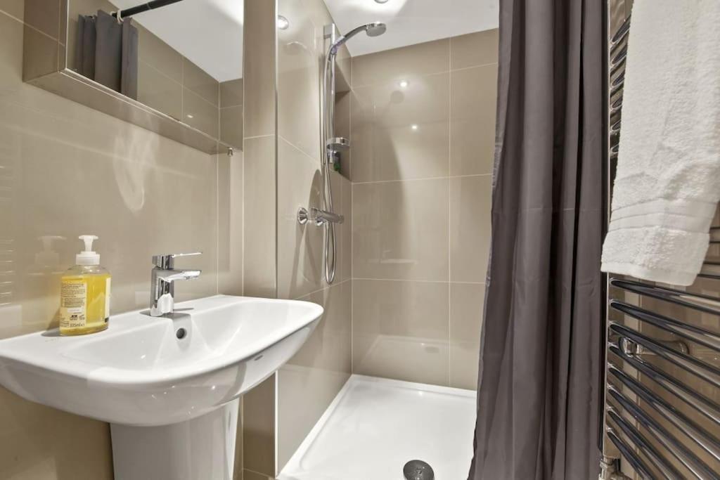 Apartment Stylish In Euston And Near Camden With Private Roof Terrace