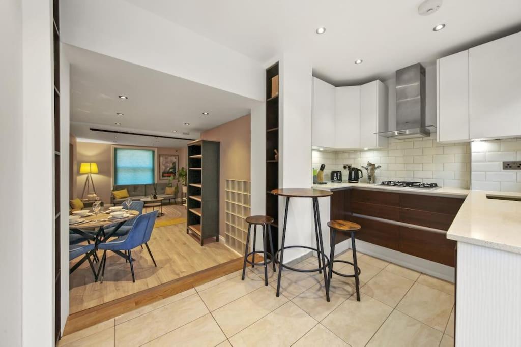 Apartment Stylish In Euston And Near Camden With Private Roof Terrace London
