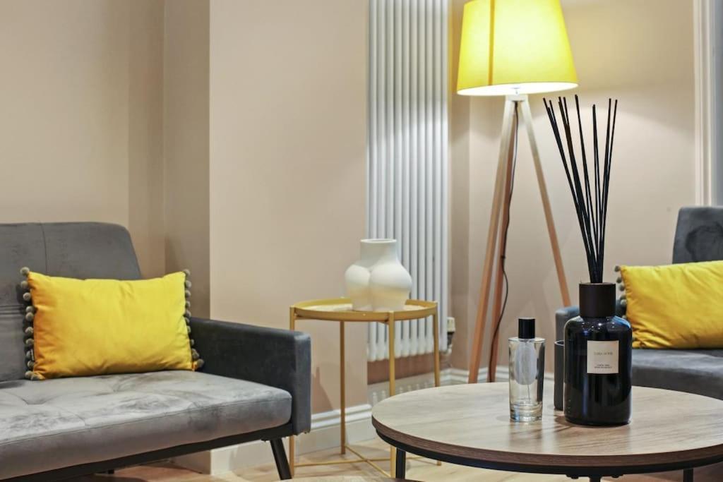 Stylish In Euston And Near Camden With Private Roof Terrace Apartment