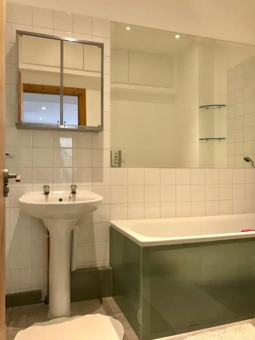 Quiet Kensington Flat Ideal For