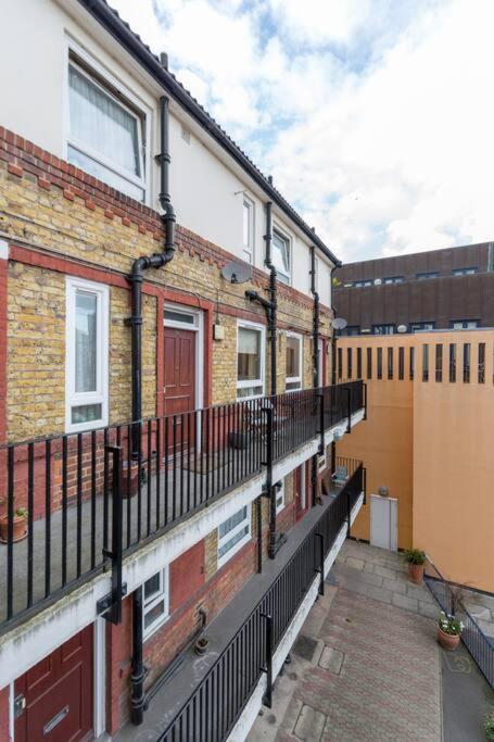 Bright, Modernised Close To Borough Market Apartment London