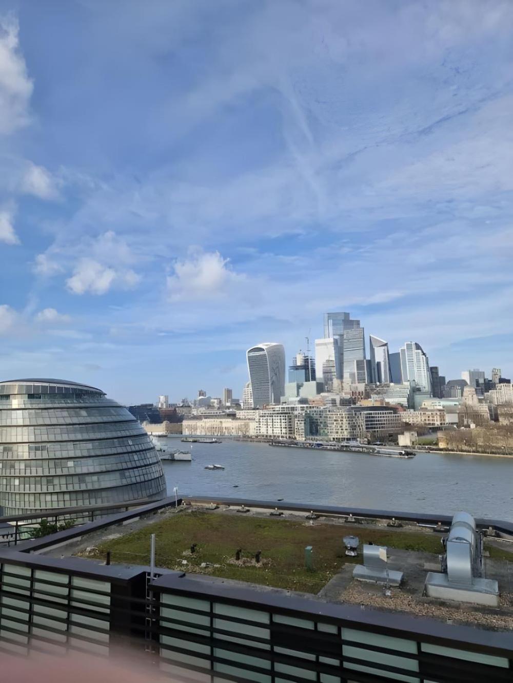 3 Million Pound Luxury Large Tower Bridge Direct Views Sleeps 6 Apartment *