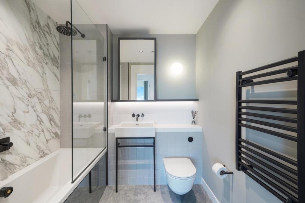 Apartment Shyroyale London