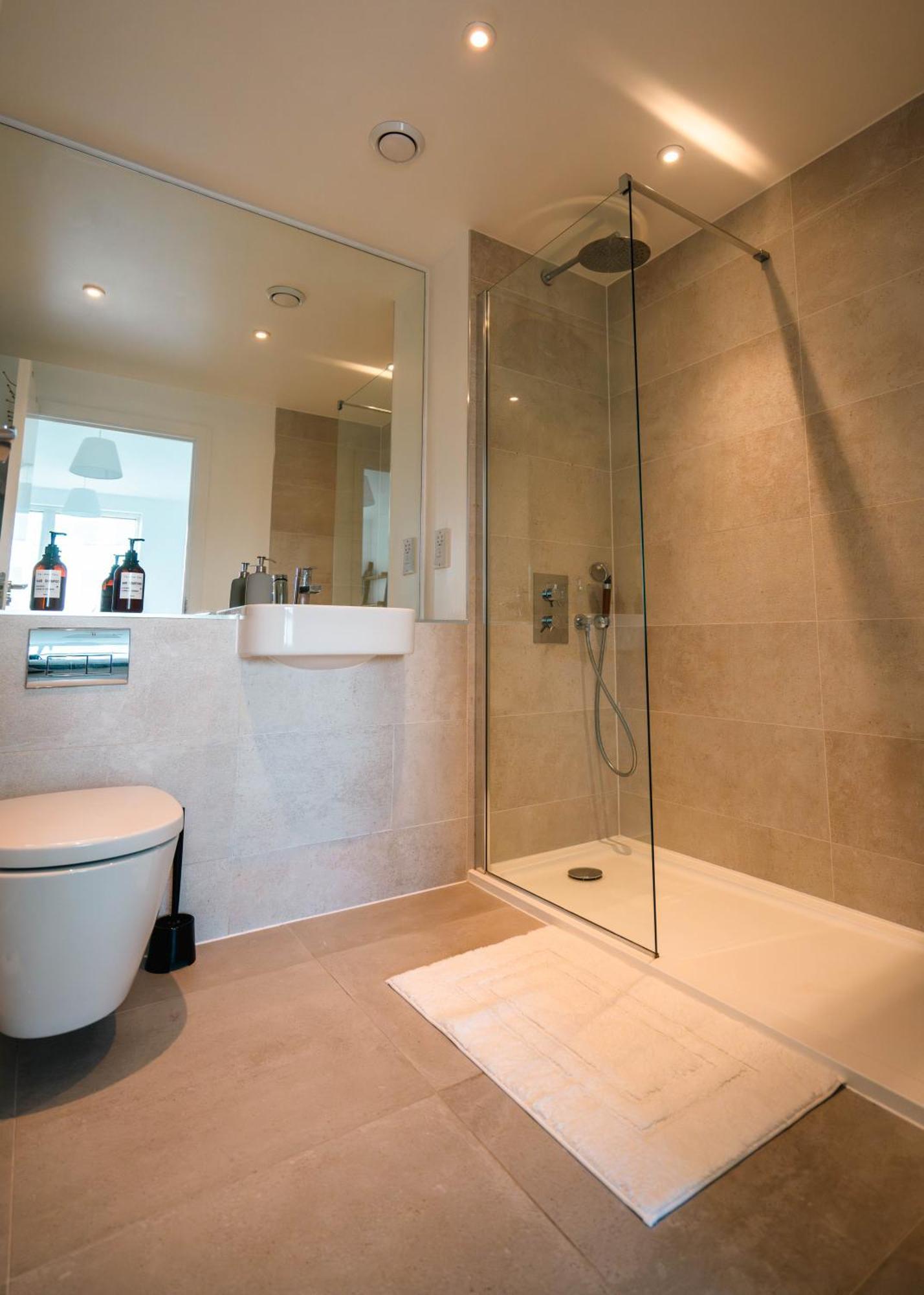 Appartement Modern 2 Bedroom With Superking Bed, Gated Free Parking & Balcony Views Near Wembley
