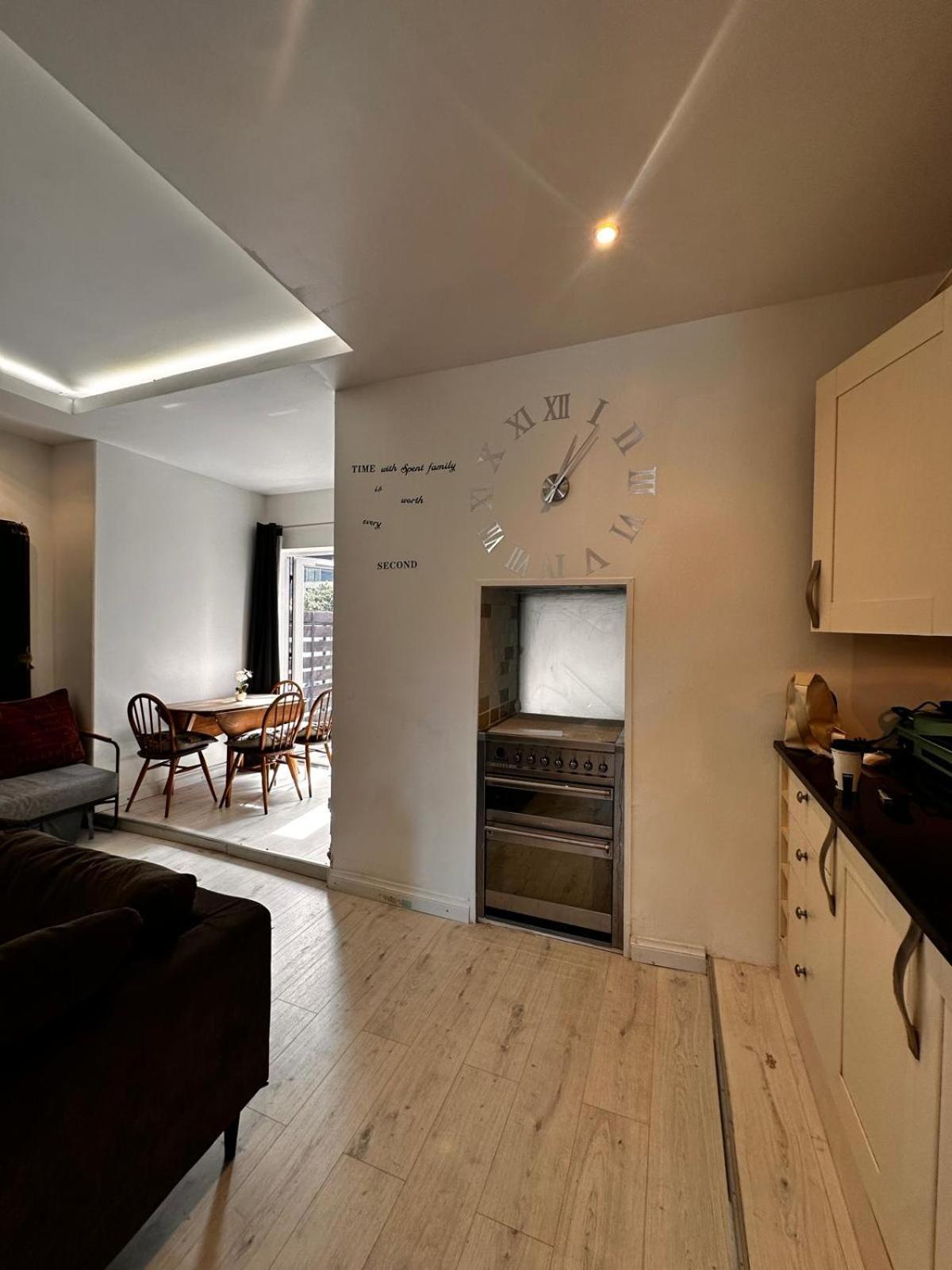2 Bedroom Flat Wembley Londres