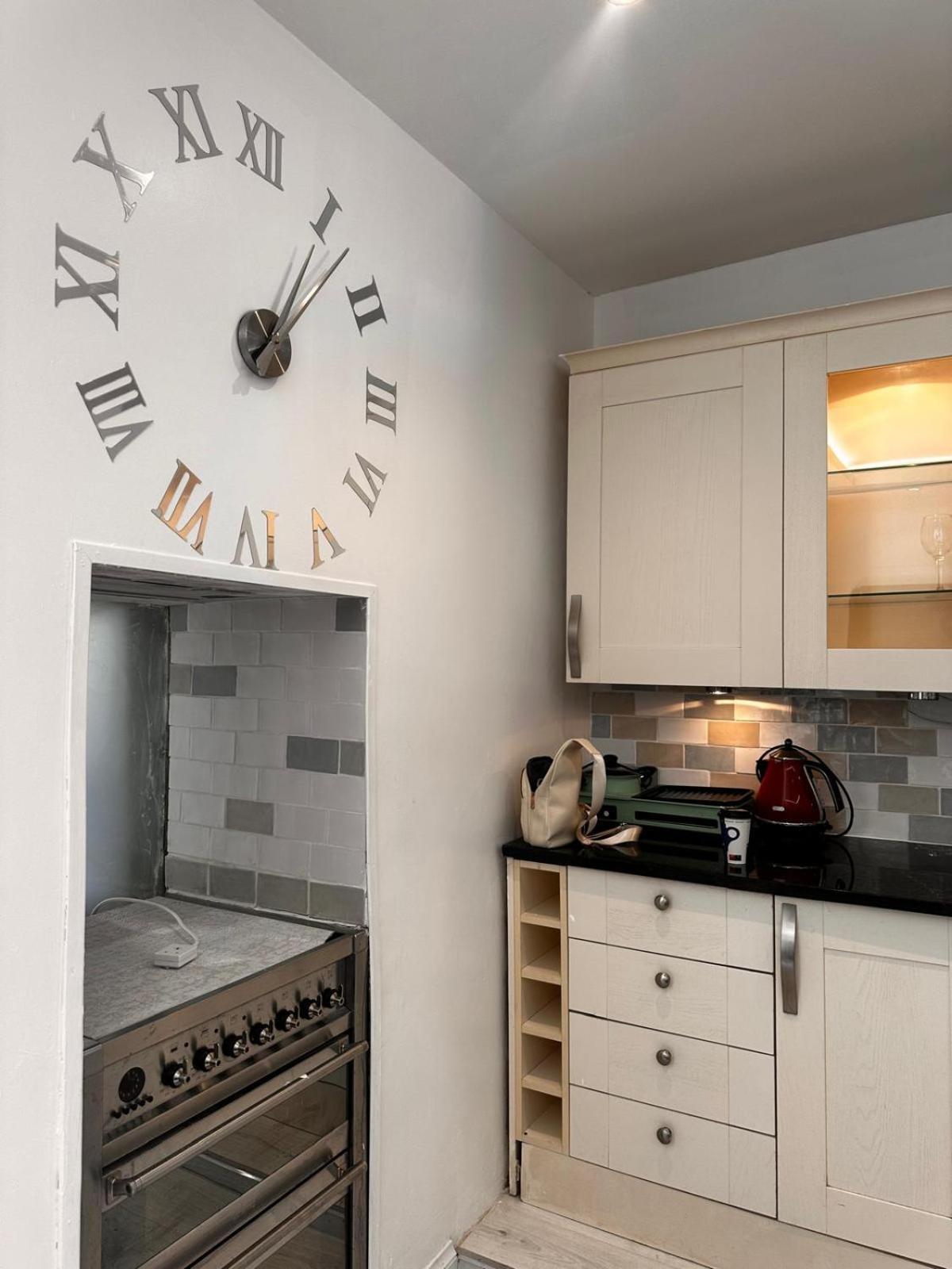 2 Bedroom Flat Wembley Londres