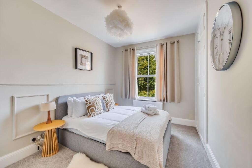 Beautiful 5 Bedroom 4 Bathroom House In W6 By Yoko - 10 Minute's To - Free Parking, Fast Wifi, Work Desks And Smarttvs With And Netflix * Londres