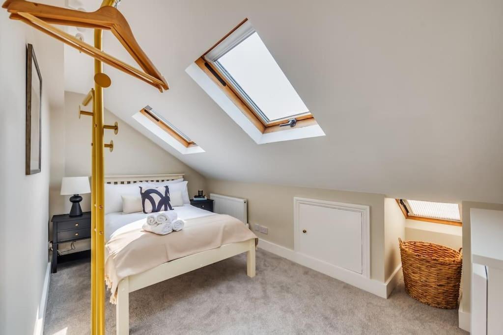 Beautiful 5 Bedroom 4 Bathroom House In W6 By Yoko - 10 Minute's To - Free Parking, Fast Wifi, Work Desks And Smarttvs With And Netflix * Londres