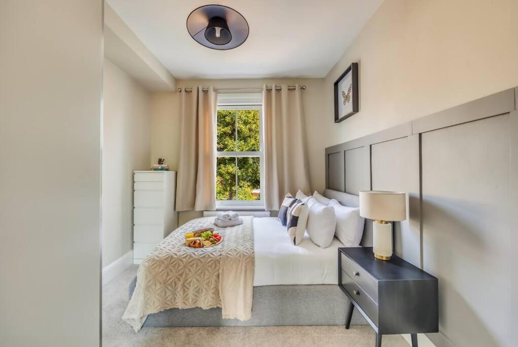 Beautiful 5 Bedroom 4 Bathroom House In W6 By Yoko - 10 Minute's To - Free Parking, Fast Wifi, Work Desks And Smarttvs With And Netflix * Londres