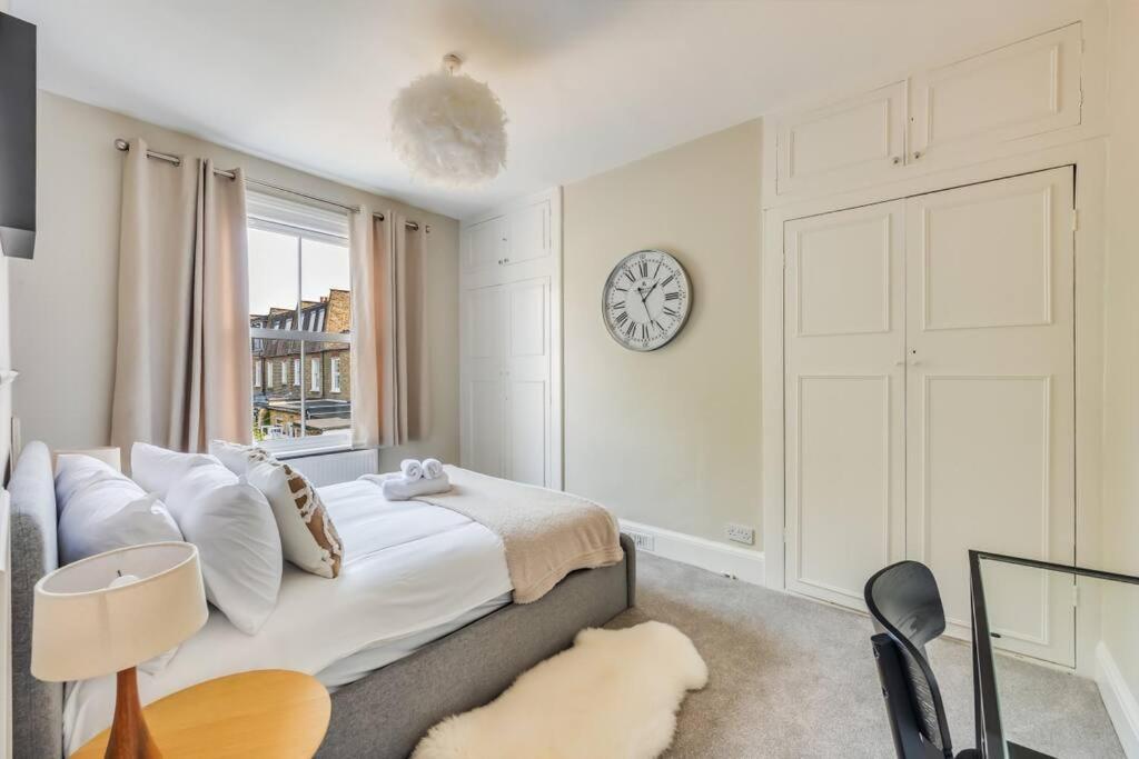 Beautiful 5 Bedroom 4 Bathroom House In W6 By Yoko - 10 Minute's To - Free Parking, Fast Wifi, Work Desks And Smarttvs With And Netflix Casa de férias *