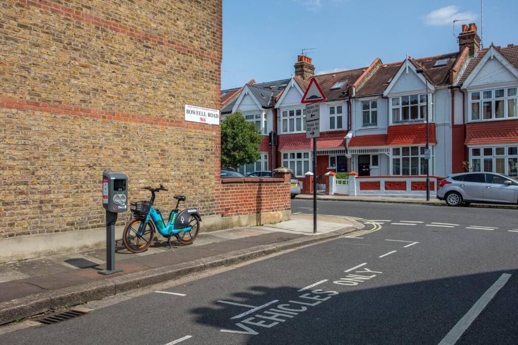 Casa de férias Beautiful 5 Bedroom 4 Bathroom House In W6 By Yoko - 10 Minute's To - Free Parking, Fast Wifi, Work Desks And Smarttvs With And Netflix