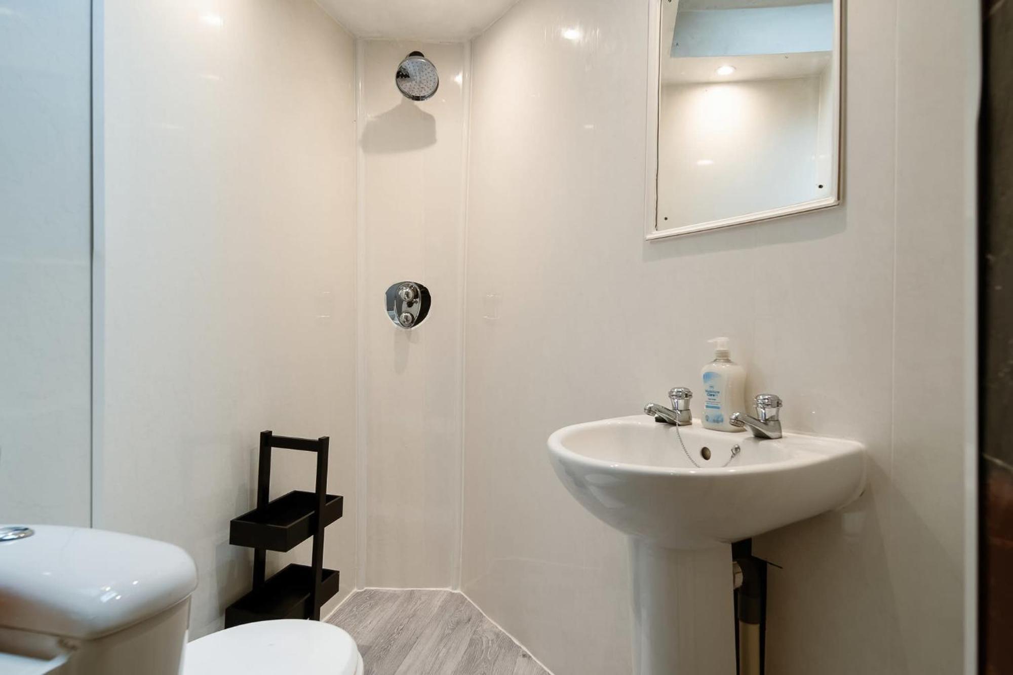 1 Bed Chelsea House With Private Terrace London