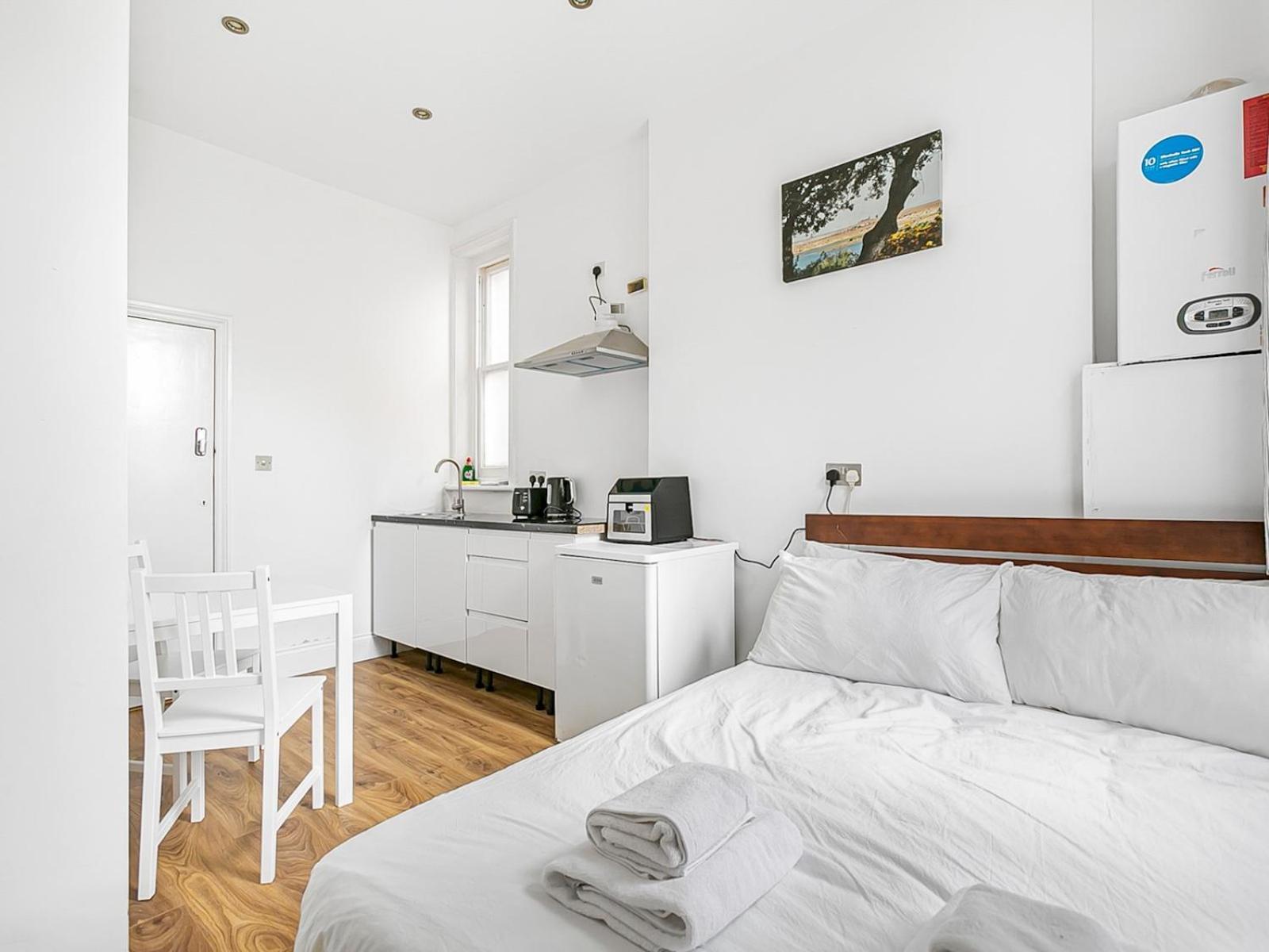Cozy Brand New Studio In Hampsted Pass The Keys * Londres