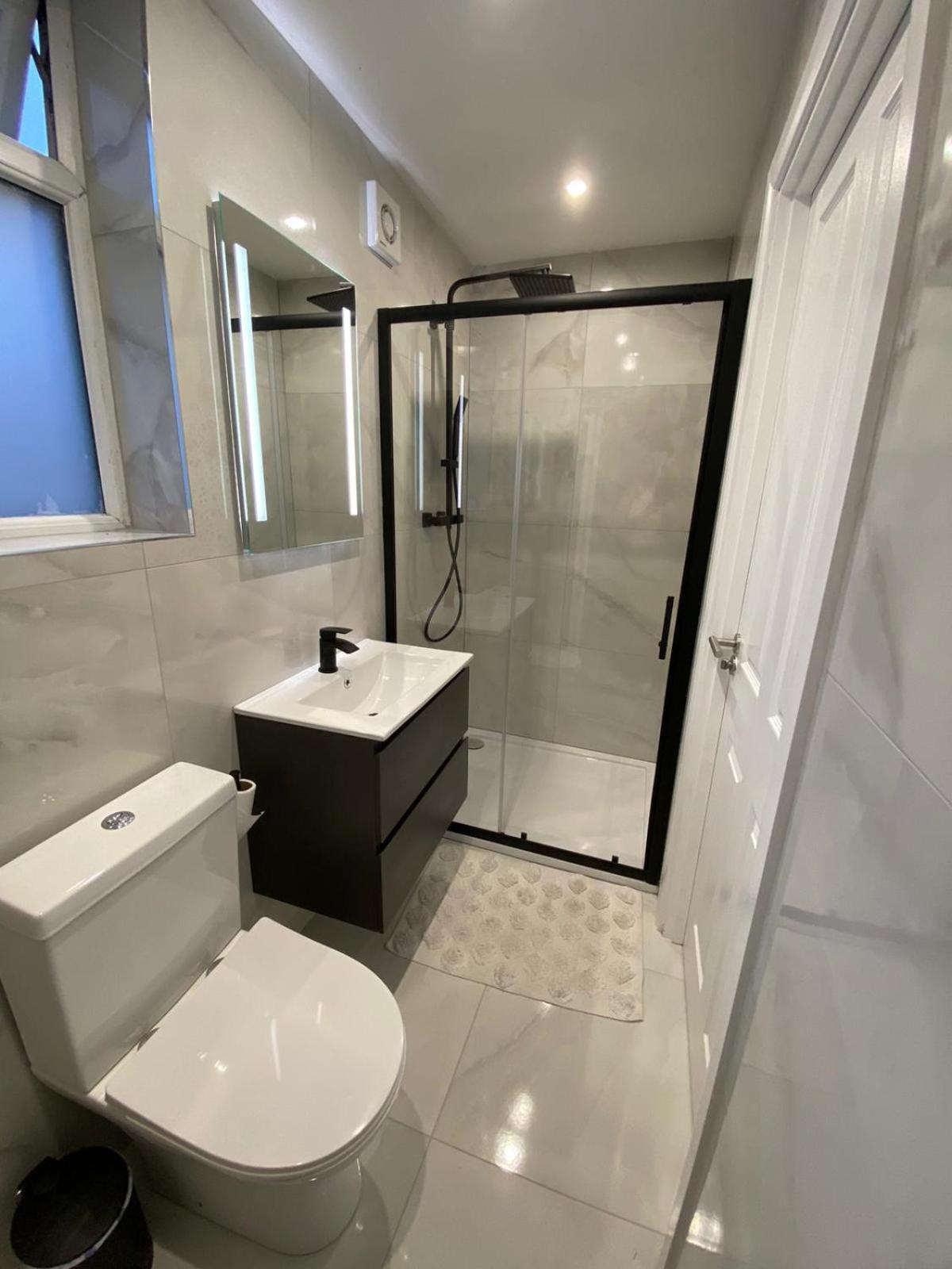 Beautiful Newly Renovated House Sleeps 6 People, Only 12 Minutes By Tube To Oxford Circus *