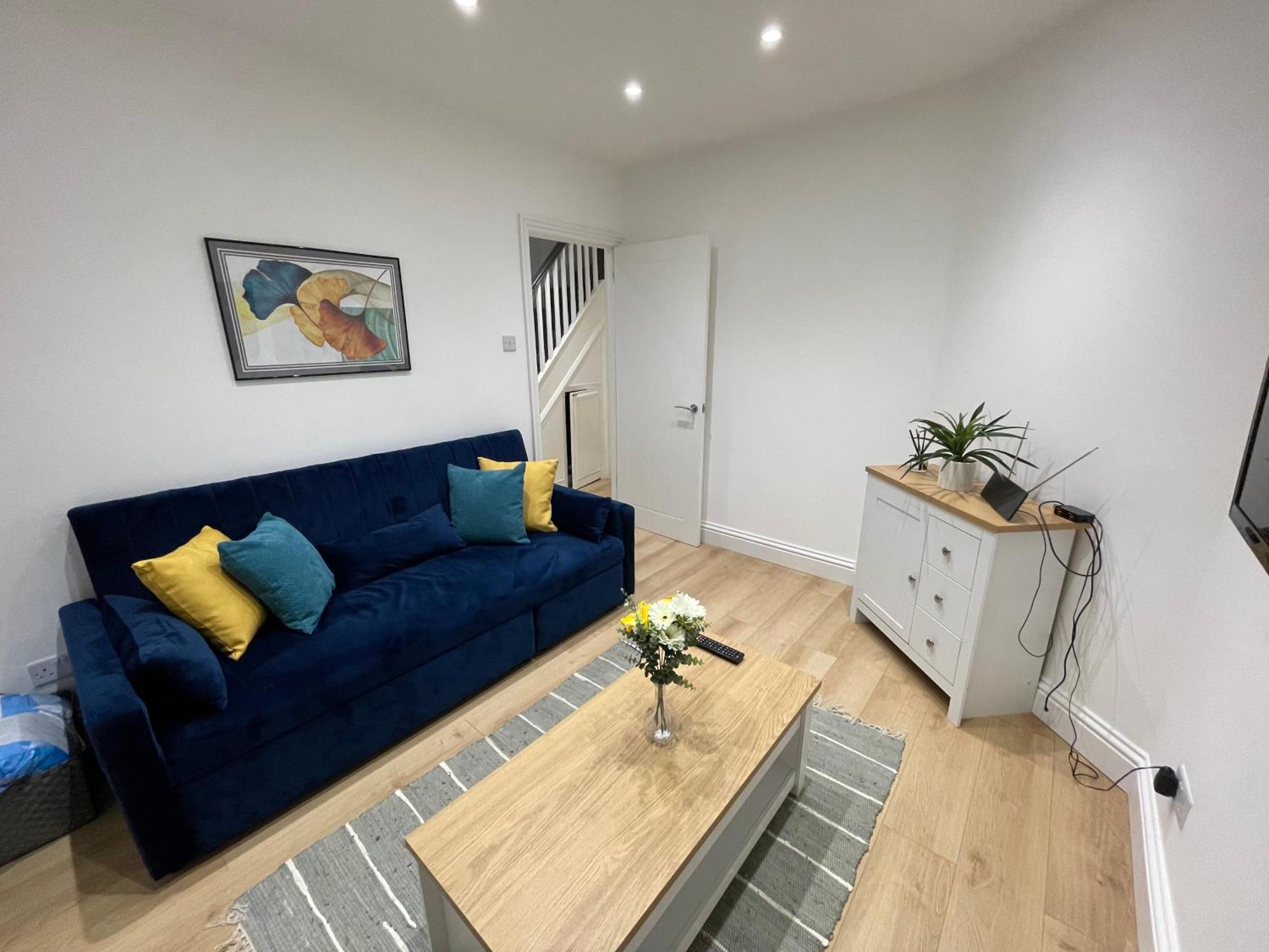 Beautiful Newly Renovated House Sleeps 6 People, Only 12 Minutes By Tube To Oxford Circus
