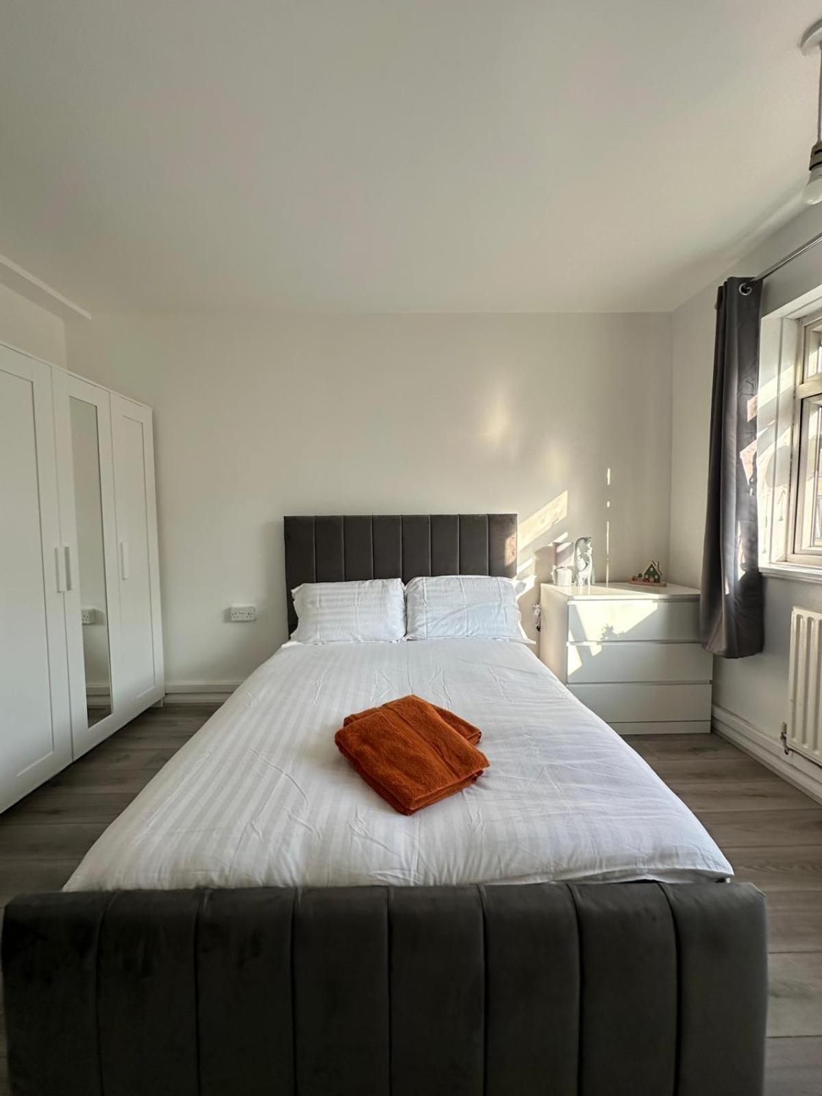 Habitación en casa particular Modern In A 4 Bedroom Flat In London, Shared Bathroom! Londres