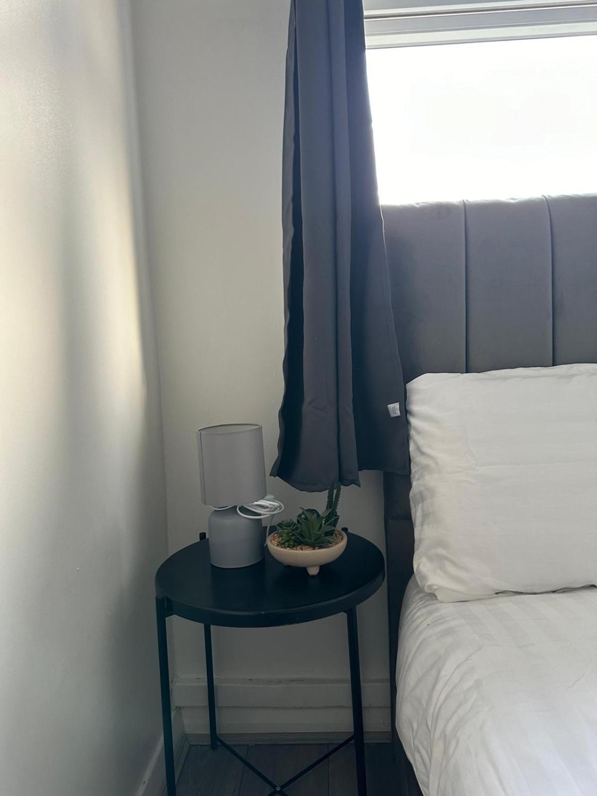 Modern In A 4 Bedroom Flat In London, Shared Bathroom! * Londres