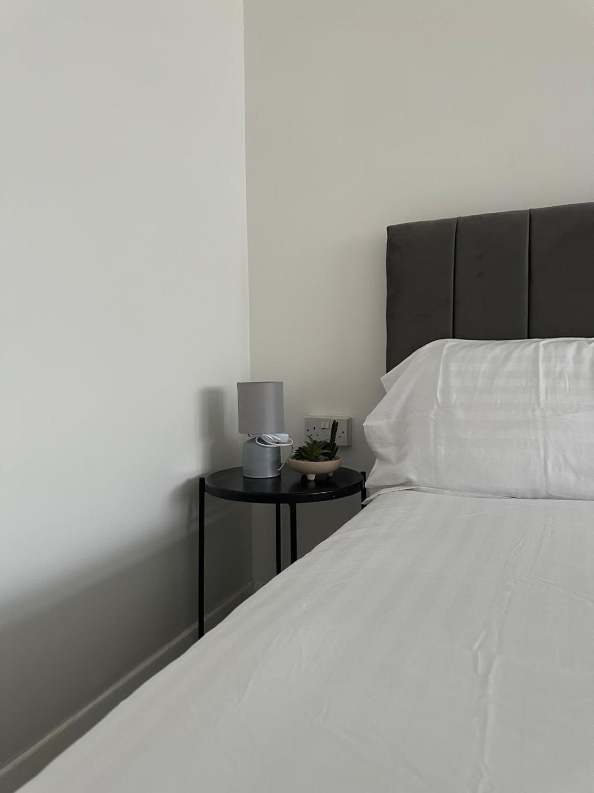 Modern In A 4 Bedroom Flat In London, Shared Bathroom! * Londres