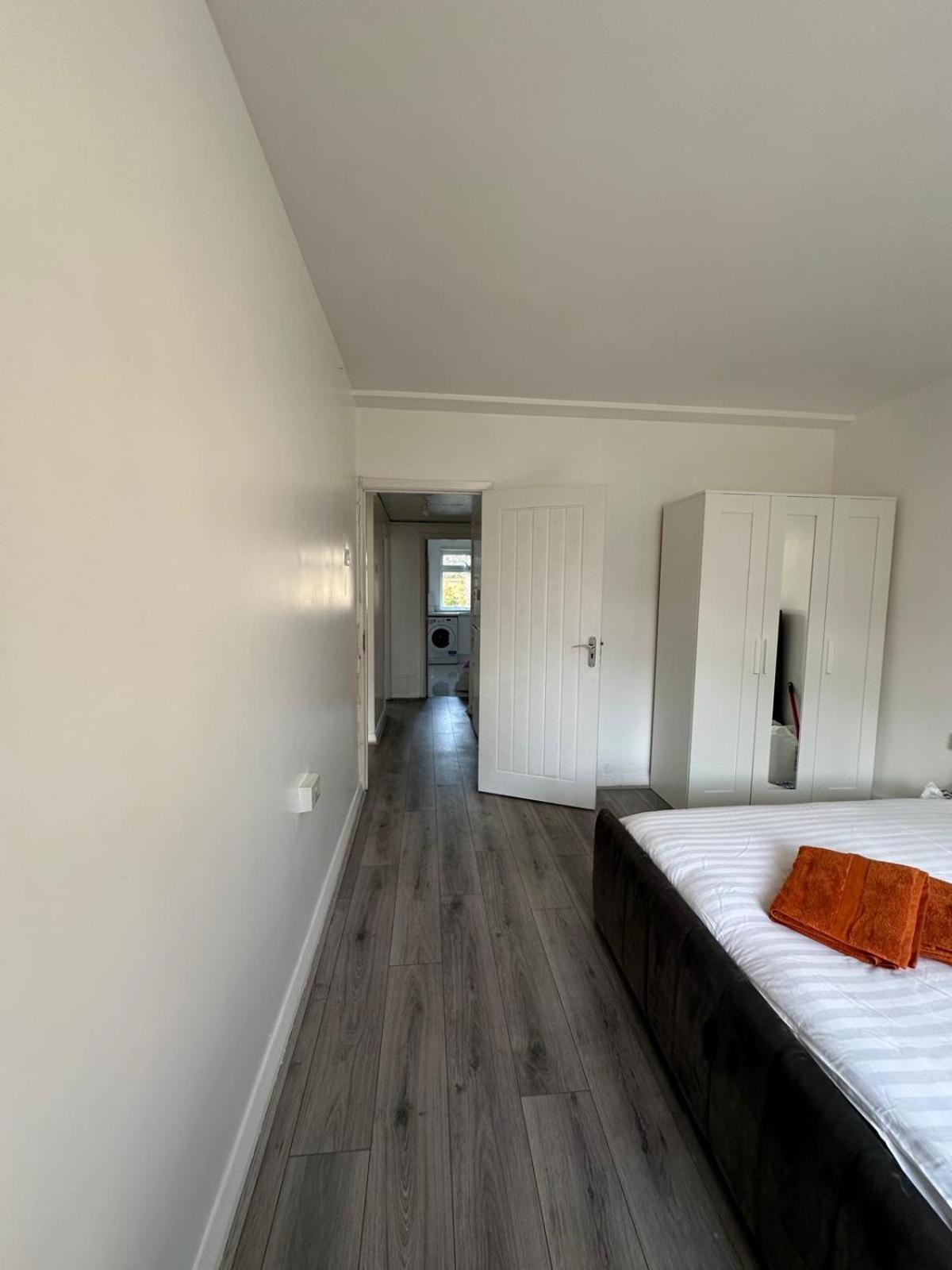 Hospedagem domiciliar Modern In A 4 Bedroom Flat In London, Shared Bathroom!