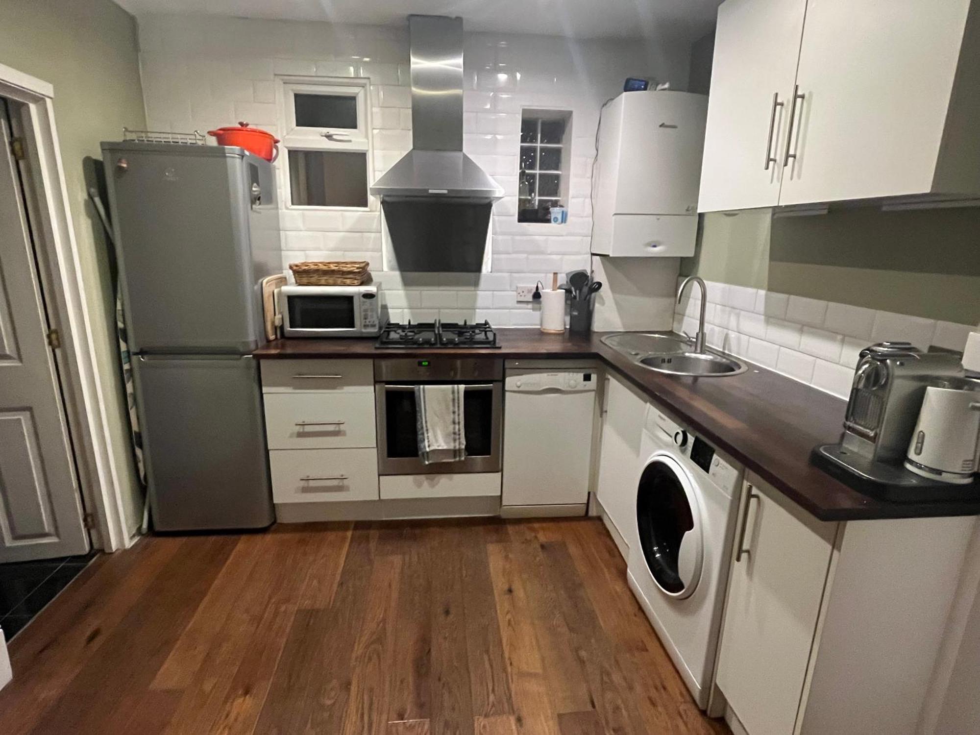 Comfy In Wandsworth Town Apartment London