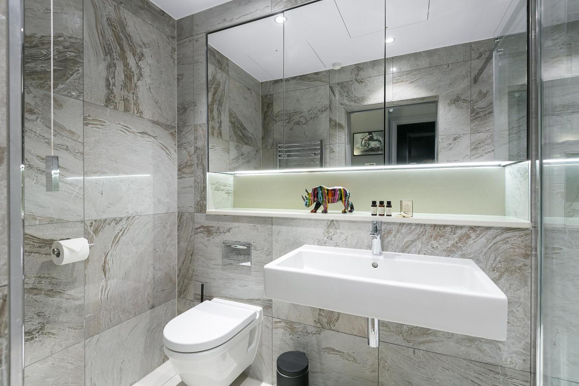 Urban Chic - Broad Court *