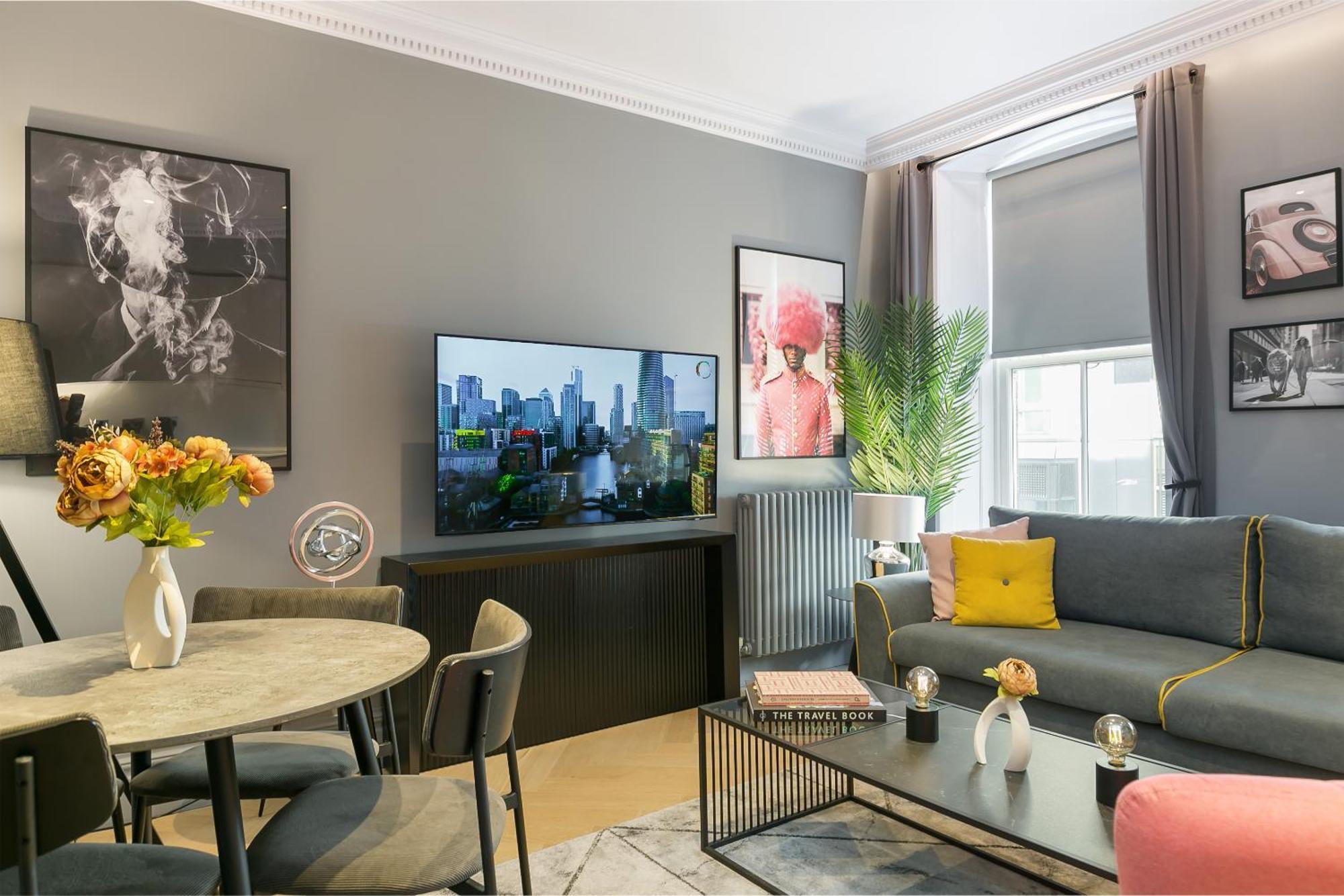 Urban Chic - Broad Court *