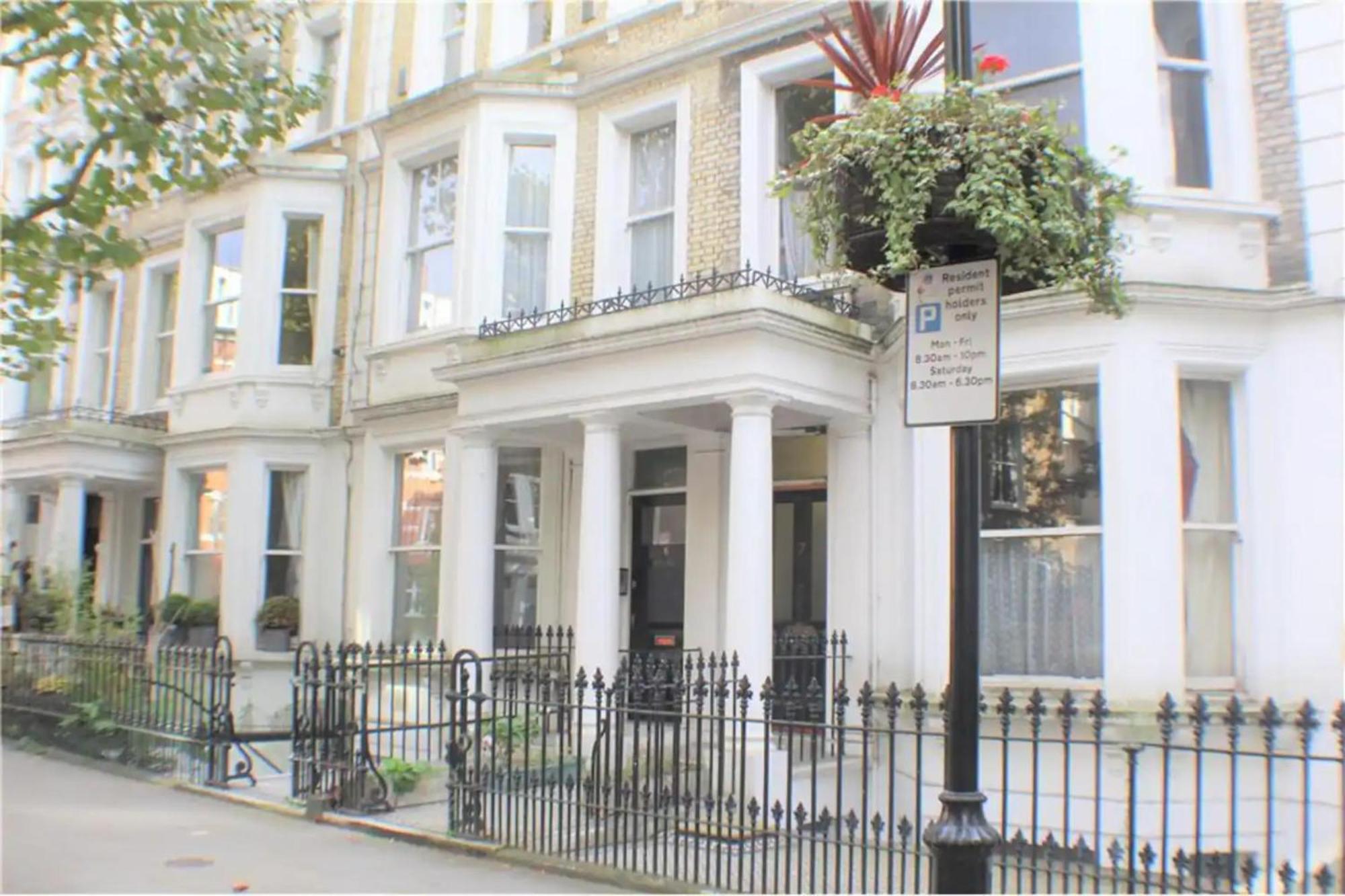 Gorgeous & Modern 2 Bedroom Sleeps Six In Earl's Court