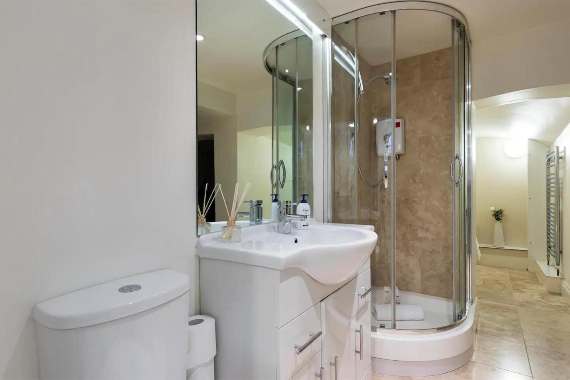 Appartement Gorgeous & Modern 2 Bedroom Sleeps Six In Earl's Court Londres