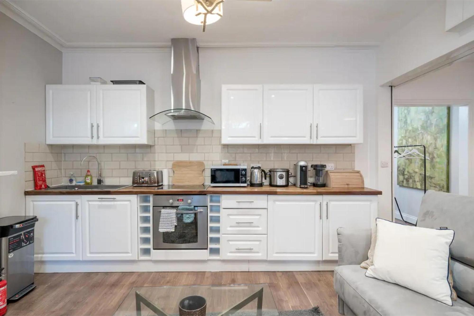 Gorgeous & Modern 2 Bedroom Sleeps Six In Earl's Court Appartement *