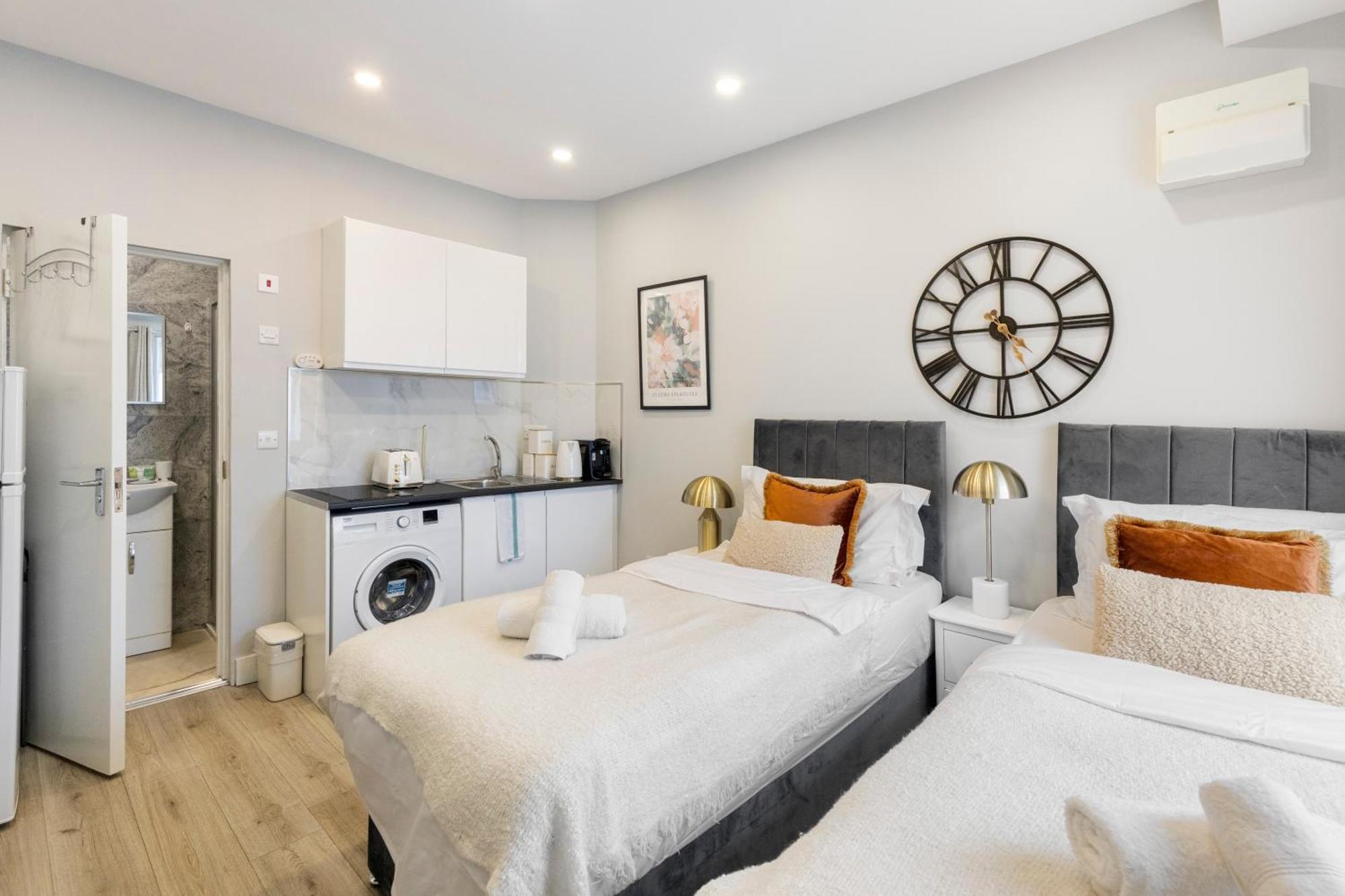 Trendy Twin Studio Modern Comfort For 2! Appartement Londres