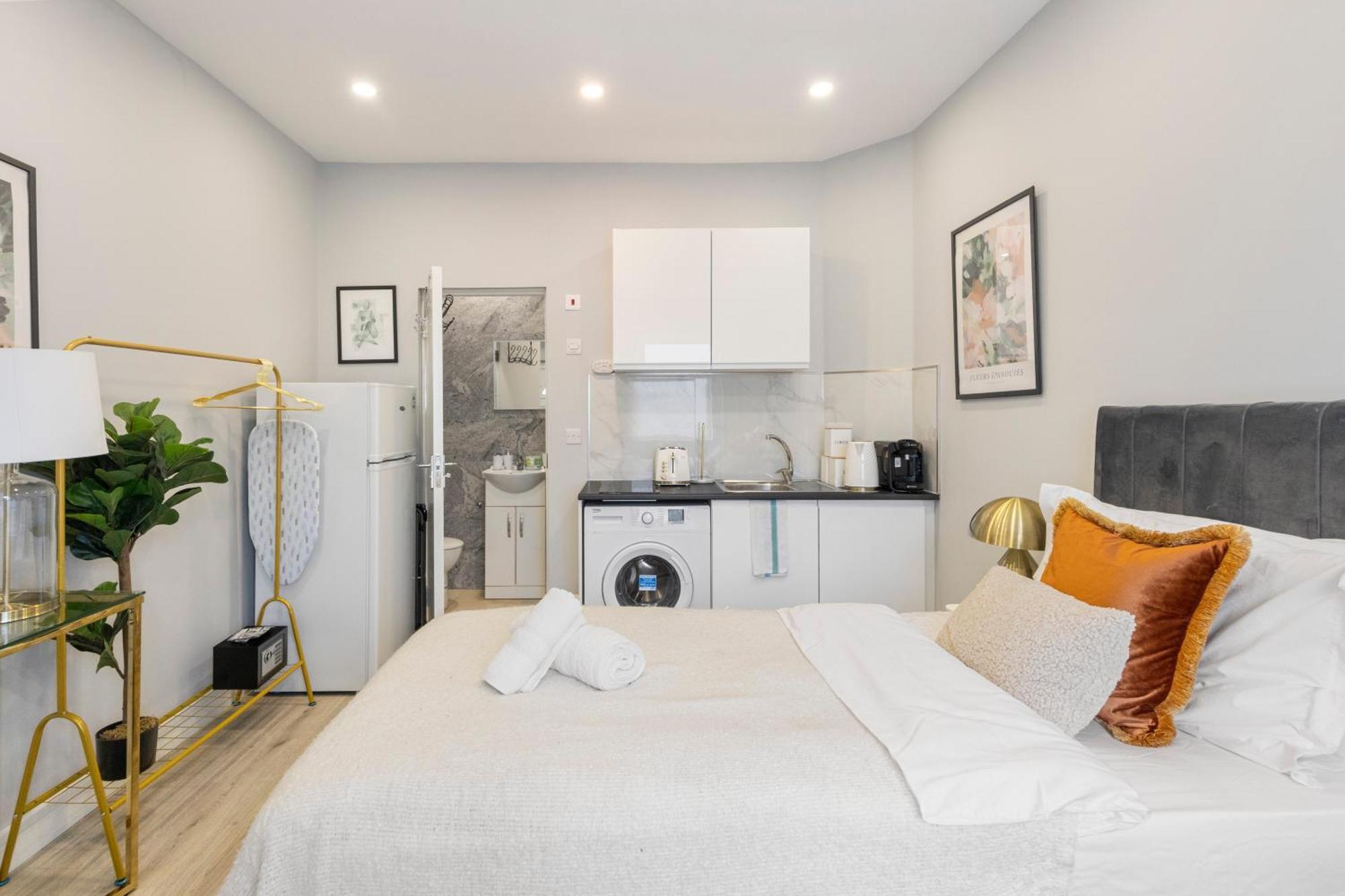 Trendy Twin Studio Modern Comfort For 2! *