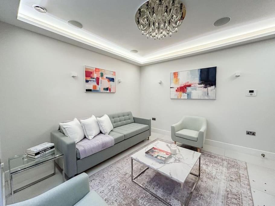 Stylish And Spacious In Prime * Londres