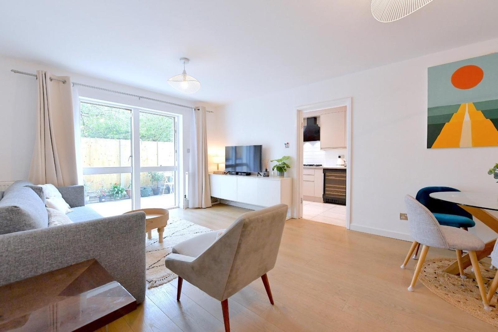 Apartment 2 Bedrooms Sleep 6 Free Parking