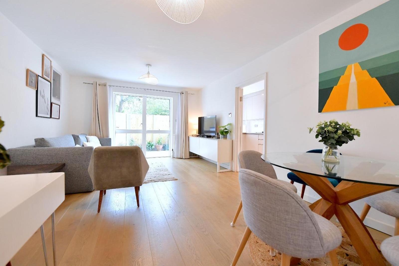 2 Bedrooms Sleep 6 Free Parking