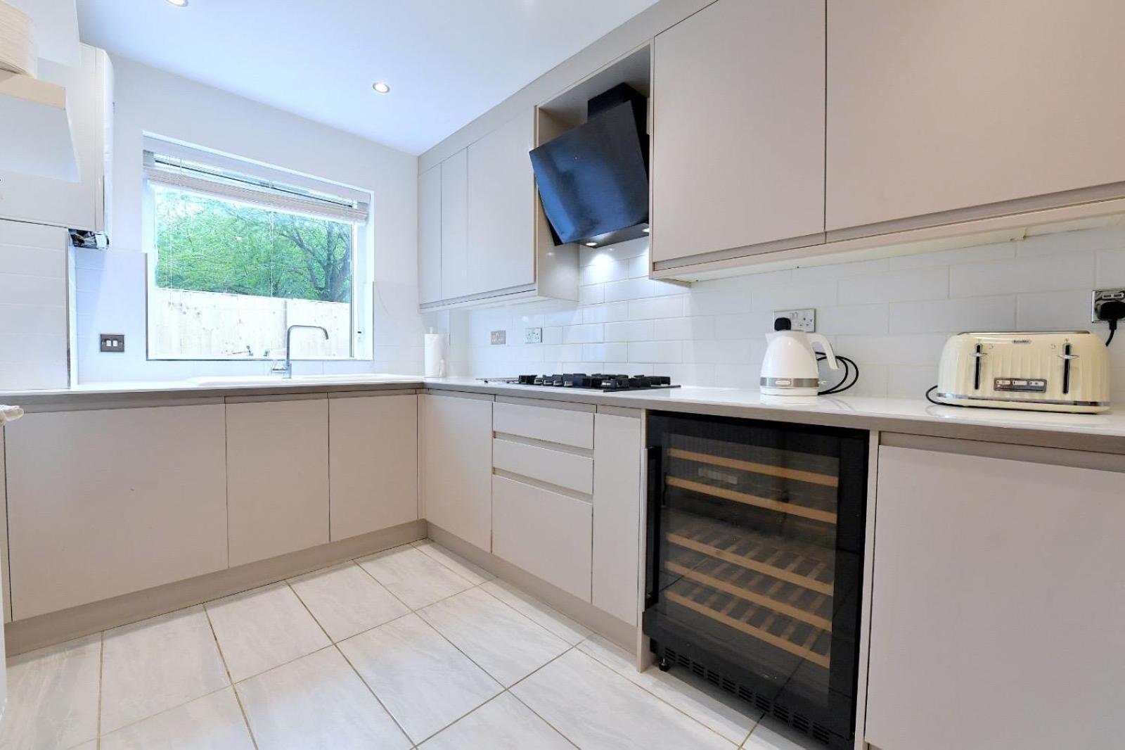 Apartment 2 Bedrooms Sleep 6 Free Parking *