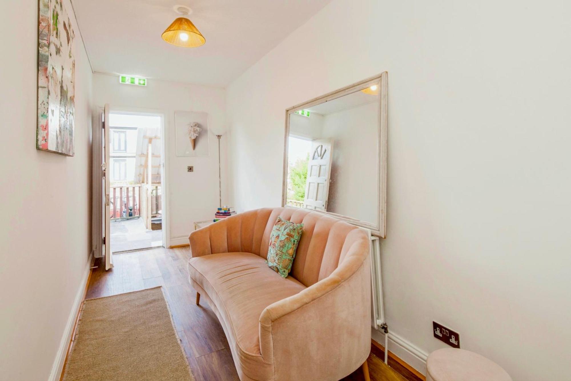 Love Flat-shared -