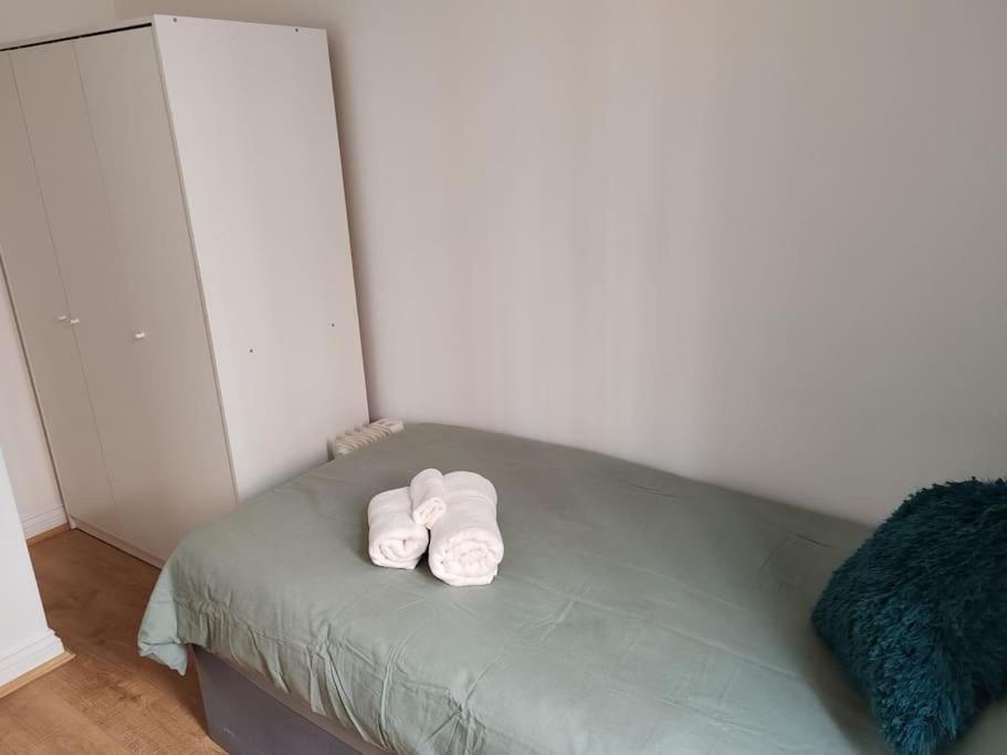 Two Bedroom In Bayswater Apartment London