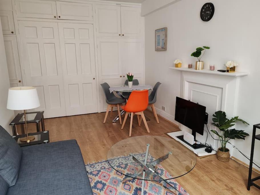 Apartment Two Bedroom In Bayswater London