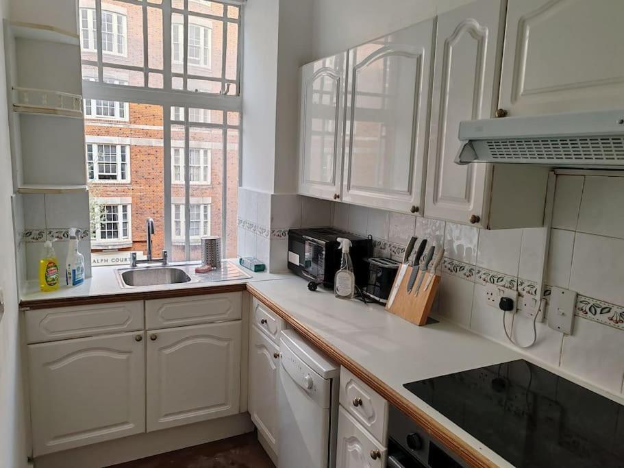 Two Bedroom In Bayswater * London
