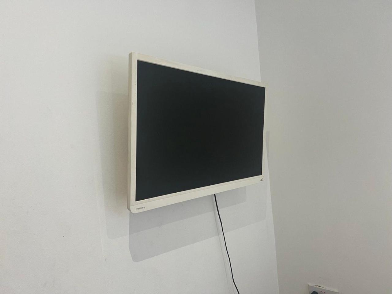 Pensión Self Contain With Room, Double Bed, Kitchen *