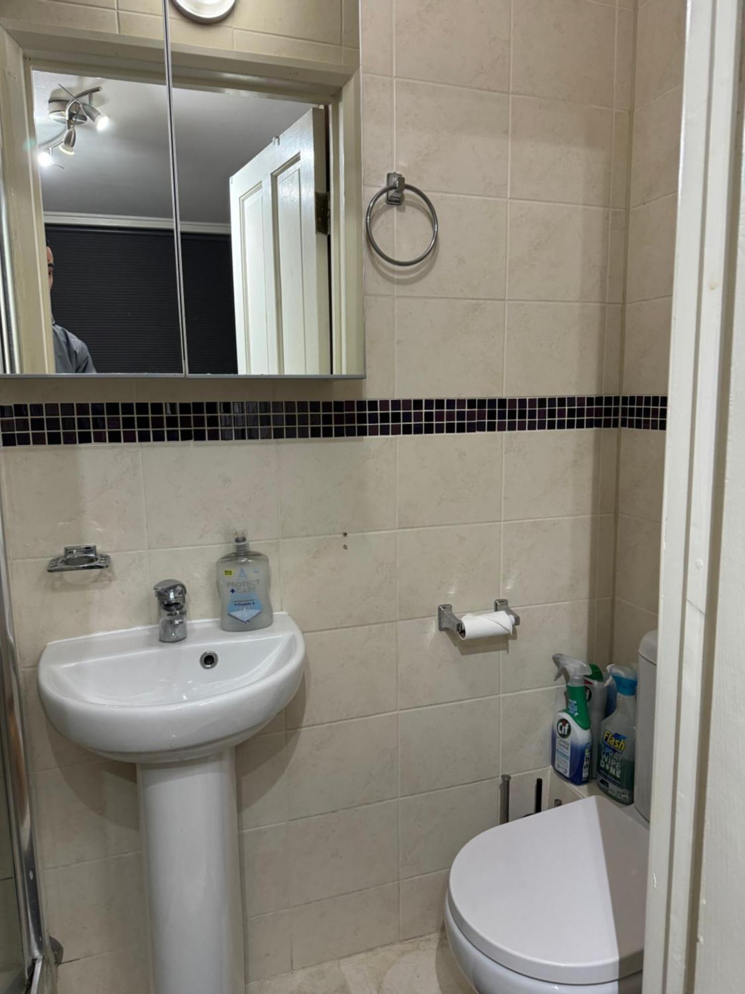 Homestay Double Bed With En-suite & Free Parking In Cricklewood Nw2