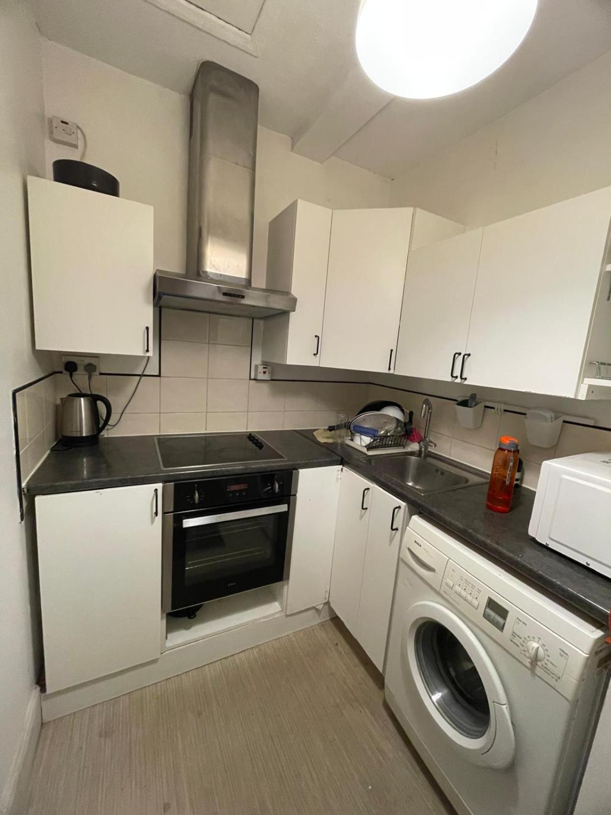 Large Double Bedroom - Posh Area Hospedagem domiciliar Londres
