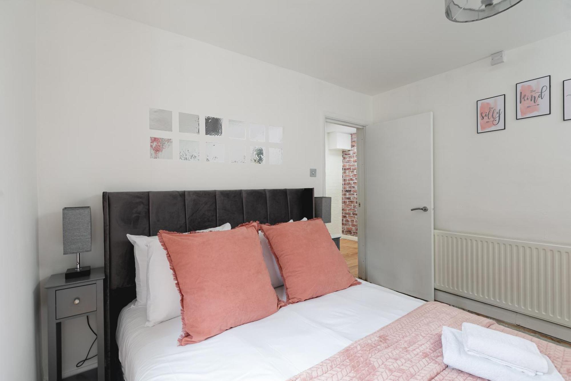 Apartment Spacious With Garden In London