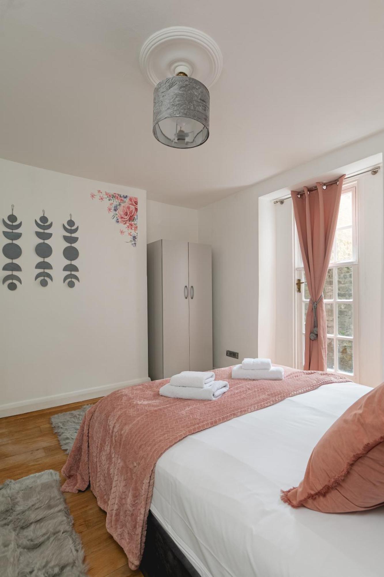 Apartment Spacious With Garden In London