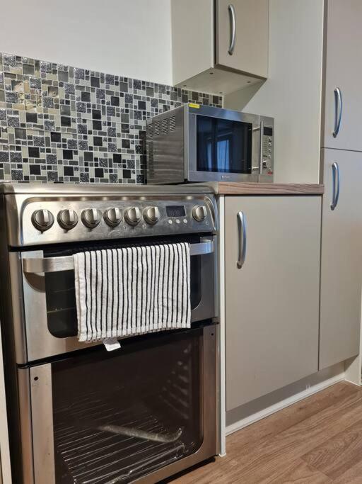Stylish Near Tower Bridge *