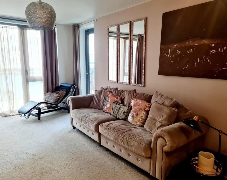 Stylish Near Tower Bridge Apartment