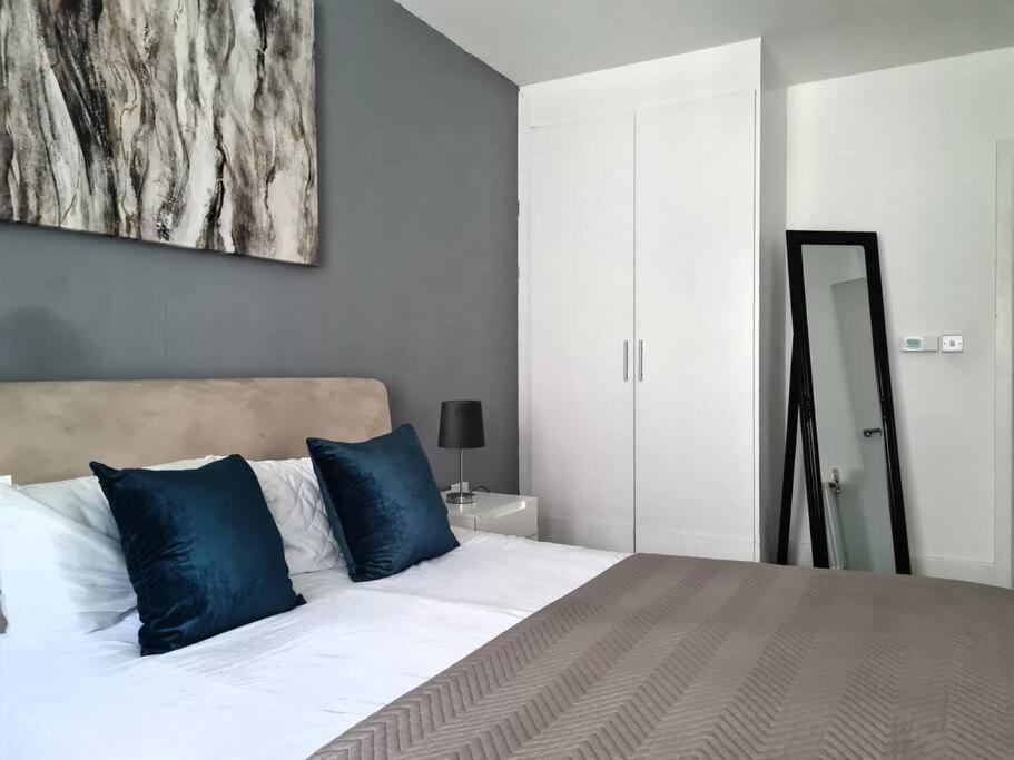 Stylish Near Tower Bridge Apartment *