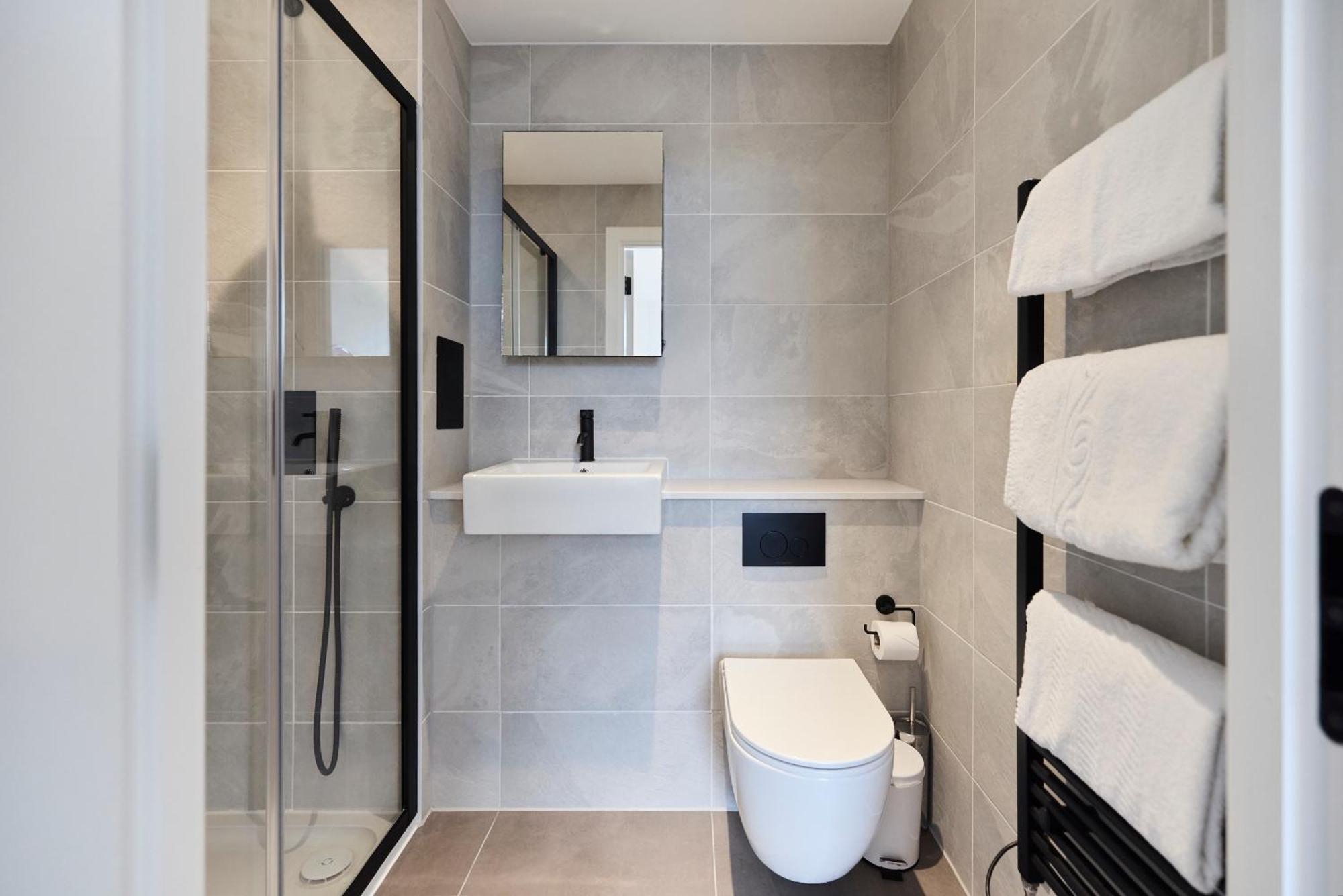The Tottenham Paradise - Ravishing 2bdr Flat With Balcony Apartment London